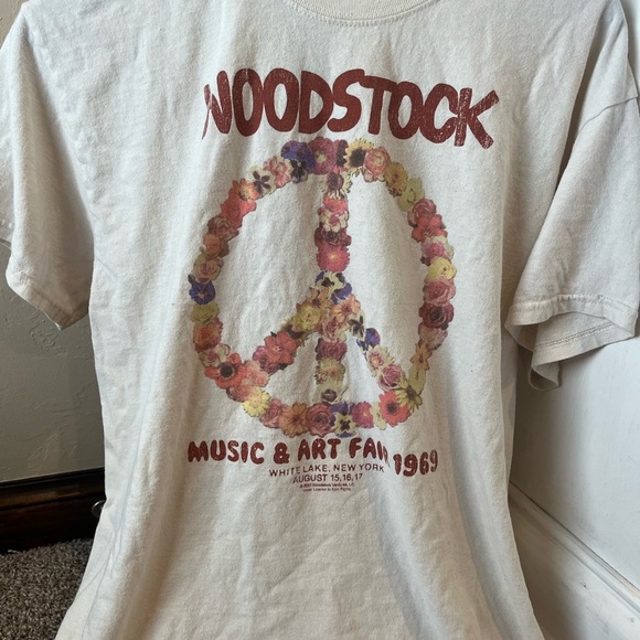 Gildan Tops - Woodstock Shirt Short Sleeve Crew Neck Concert Shirt Band Tee L Gildan 2020
